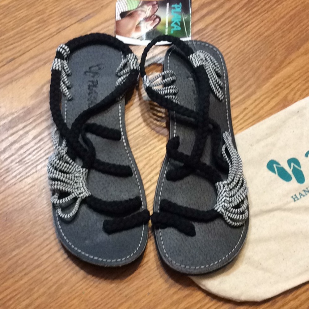 Plaka handwoven sandals NWT sz8 Black